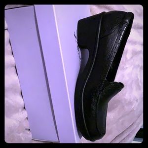 Easy Spirit black casual dress shoe